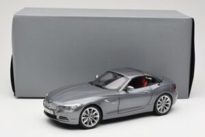 BMW Z4 E89 sDrive 35i Space Grey Metallic Kyosho 1:18 80432147085 Metall — bild 8 av 8