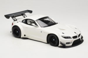BMW Z4 GT3 E89 Vit Minichamps 1:18 151122301 Metall — bild 4 av 6