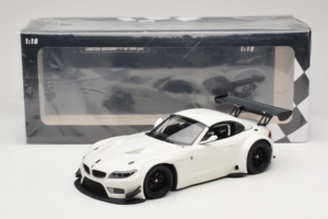 BMW Z4 GT3 E89 Vit Minichamps 1:18 151122301 Metall — bild 6 av 6