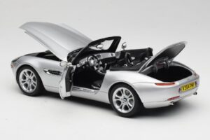 BMW Z8 E52 Cabriolet Silver Kyosho 1:18 80432411551 Metall — bild 7 av 8