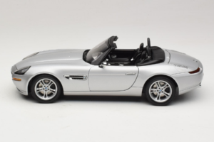 BMW Z8 Silver 007 The World Is Not Enough AUTOart 1:18 70511 Metall — bild 4 av 8