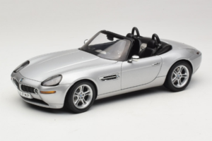 BMW Z8 Silver 007 The World Is Not Enough AUTOart 1:18 70511 Metall
