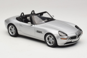BMW Z8 Silver 007 The World Is Not Enough AUTOart 1:18 70511 Metall — bild 6 av 8