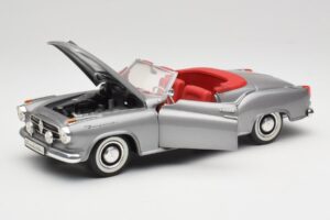 Borgward Isabella Cabriolet Silver Revell 1:18 8411 Metall — bild 2 av 8