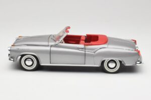Borgward Isabella Cabriolet Silver Revell 1:18 8411 Metall — bild 4 av 8