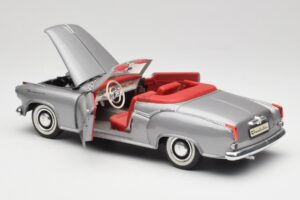 Borgward Isabella Cabriolet Silver Revell 1:18 8411 Metall — bild 5 av 8
