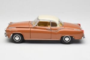 Borgward Isabella Coupe Brons Vit Revell 1:18 08982 Metall — bild 4 av 8