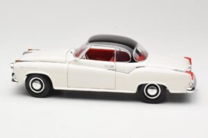 Borgward Isabella Coupe Vit Revell 1:18 08982-W1 Metall — bild 4 av 8