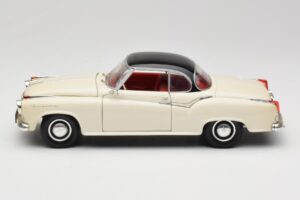 Borgward Isabella Coupe Vit Revell 1:18 8859 Metall — bild 4 av 8