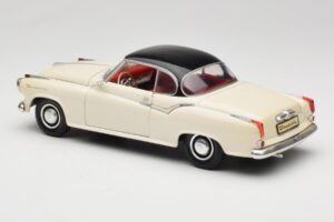 Borgward Isabella Coupe Vit Revell 1:18 8859 Metall — bild 7 av 8