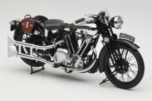 Brough Superior SS 100 T. E. Lawrence Minichamps 1:18 122135500 Metall — bild 4 av 6