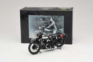Brough Superior SS 100 T. E. Lawrence Minichamps 1:18 122135500 Metall — bild 6 av 6