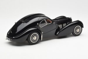 Bugatti 57SC Atlantic Svart CMC 1:18 M-085 Metall — bild 2 av 6