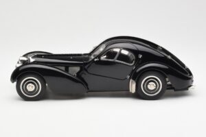 Bugatti 57SC Atlantic Svart CMC 1:18 M-085 Metall — bild 3 av 6