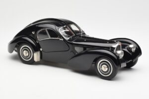 Bugatti 57SC Atlantic Svart CMC 1:18 M-085 Metall — bild 4 av 6