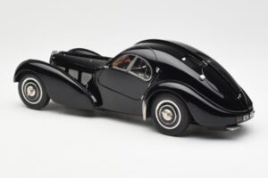 Bugatti 57SC Atlantic Svart CMC 1:18 M-085 Metall — bild 5 av 6