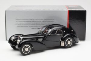 Bugatti 57SC Atlantic Svart CMC 1:18 M-085 Metall — bild 6 av 6