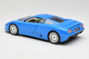 Bugatti EB110 Blå Bburago 1:18 3035 Metall — bild 7 av 8