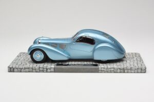 Bugatti Type 57SC Atlantic Blå Minichamps 1:18 107110320 Metall — bild 3 av 6