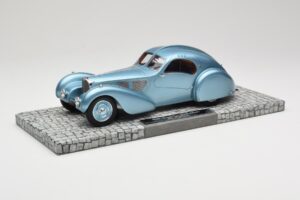 Bugatti Type 57SC Atlantic Blå Minichamps 1:18 107110320 Metall