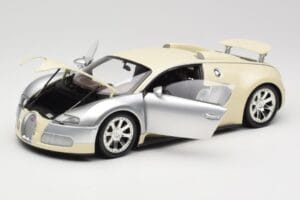 Bugatti Veyron Edition Centenaire Chrome Beige Minichamps 1:18 100110854 Metall — bild 2 av 8