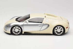 Bugatti Veyron Edition Centenaire Chrome Beige Minichamps 1:18 100110854 Metall — bild 4 av 8