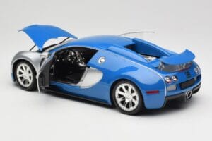Bugatti Veyron Edition Centenaire Chrome Blue Minichamps 1:18 100110850 Metall — bild 5 av 8