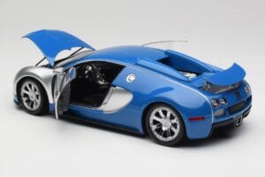 Bugatti Veyron Edition Centenaire Chrome Blue Minichamps 1:18 100110850-O Metall — bild 4 av 7