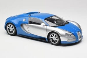 Bugatti Veyron Edition Centenaire Chrome Blue Minichamps 1:18 100110850-O Metall — bild 5 av 7