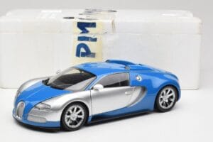 Bugatti Veyron Edition Centenaire Chrome Blue Minichamps 1:18 100110850-O Metall — bild 7 av 7