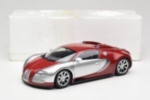 Bugatti Veyron Edition Centenaire Chrome Red Minichamps 1:18 100110851-O Metall — bild 8 av 8