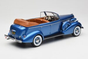 Buick Roadmaster 80-C Four Door Phaeton Blue Metallic BoS Models 1:18 BOS372 Resin — bild 2 av 6