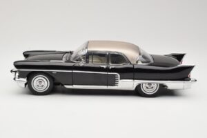 Cadillac Brougham Svart Sun Star 1:18 4001 Metall — bild 4 av 8