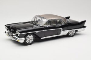 Cadillac Brougham Svart Sun Star 1:18 4001 Metall