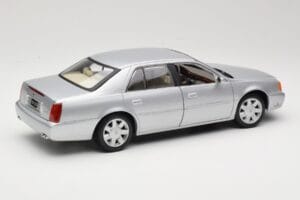 Cadillac DeVille DTS Maisto 1:18 56061 Metall — bild 3 av 8