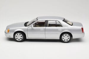 Cadillac DeVille DTS Maisto 1:18 56061 Metall — bild 4 av 8