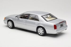 Cadillac DeVille DTS Maisto 1:18 56061 Metall — bild 7 av 8