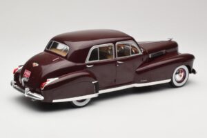 Cadillac Fleetwood 60 Special Sedan Röd MCG 1:18 MCG18071 Metall — bild 2 av 6