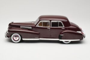 Cadillac Fleetwood 60 Special Sedan Röd MCG 1:18 MCG18071 Metall — bild 3 av 6