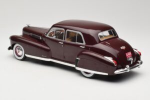 Cadillac Fleetwood 60 Special Sedan Röd MCG 1:18 MCG18071 Metall — bild 5 av 6
