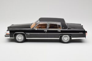 Cadillac Fleetwood Brougham Svart MCG 1:18 MCG18250 Metall — bild 3 av 6