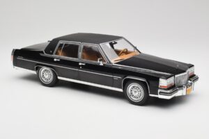 Cadillac Fleetwood Brougham Svart MCG 1:18 MCG18250 Metall — bild 4 av 6