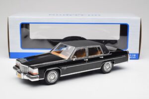 Cadillac Fleetwood Brougham Svart MCG 1:18 MCG18250 Metall — bild 6 av 6