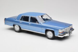 Cadillac Fleetwood Brougham Blå Metallic MCG 1:18 MCG18252 Metall — bild 4 av 6