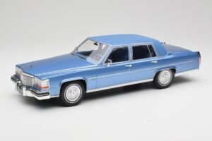 Cadillac Fleetwood Brougham Blå Metallic MCG 1:18 MCG18252 Metall