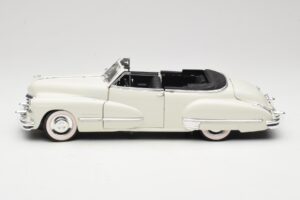 Cadillac Series 62 Cabriolet Vit Anson 1:18 30335 Metall — bild 4 av 8