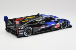 Cadillac V-Series.R LMDh #2 E. Bamber / A. Lynn / R. Westbrook Chip Ganassi Racing 24 Hours of Le Mans 2023 TopSpeed 1:18 TS0 — bild 2 av 5