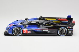 Cadillac V-Series.R LMDh #2 E. Bamber / A. Lynn / R. Westbrook Chip Ganassi Racing 24 Hours of Le Mans 2023 TopSpeed 1:18 TS0 — bild 3 av 5