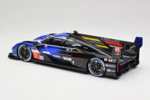 Cadillac V-Series.R LMDh #2 E. Bamber / A. Lynn / R. Westbrook Chip Ganassi Racing 24 Hours of Le Mans 2023 TopSpeed 1:18 TS0 — bild 4 av 5