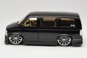 Chevrolet Astro Van Tuned Svart Jada 1:18 63122 Metall — bild 4 av 8
